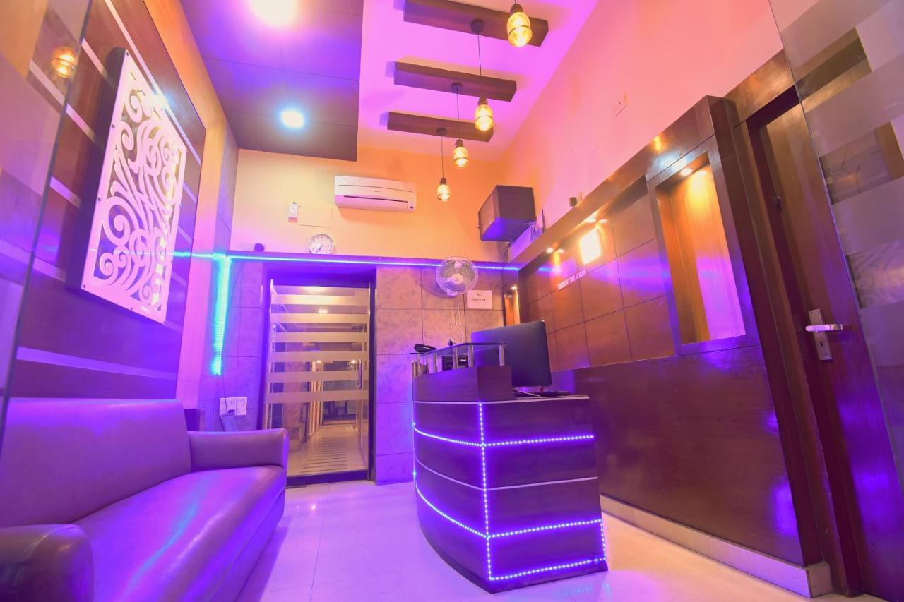 Hotel Jingle Inn Kalküta Dış mekan fotoğraf