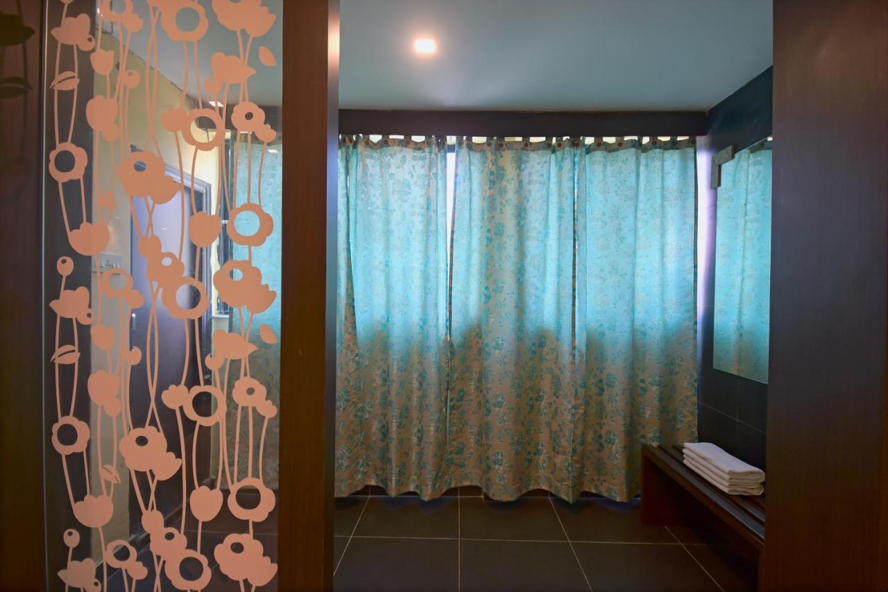 Hotel Jingle Inn Kalküta Dış mekan fotoğraf