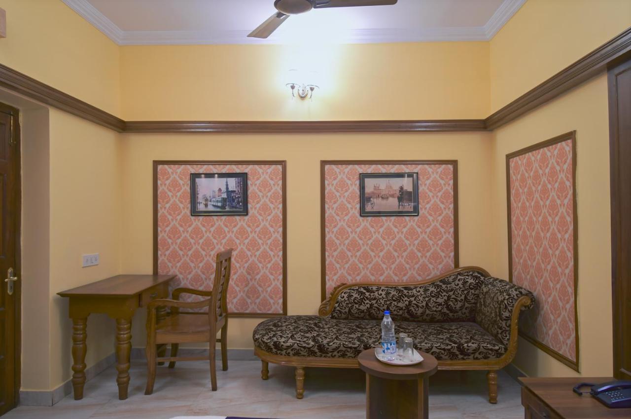Hotel Jingle Inn Kalküta Dış mekan fotoğraf