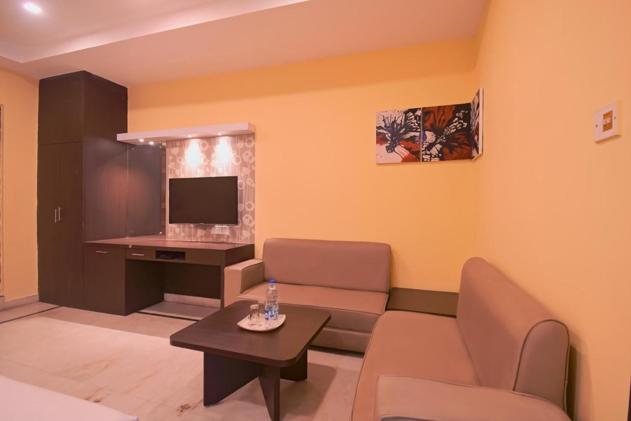Hotel Jingle Inn Kalküta Dış mekan fotoğraf